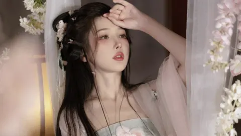 老人点燃杨絮引发火灾